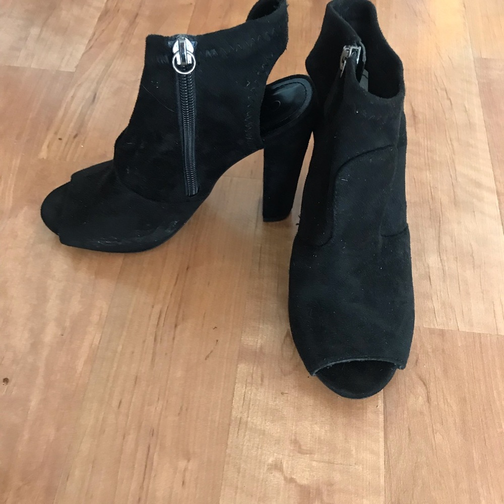 Black bootie heels SZ 6